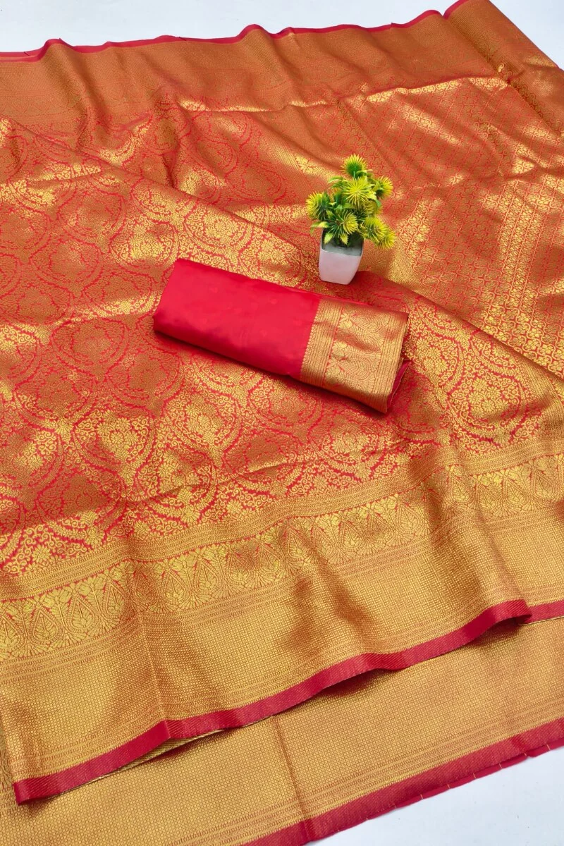 Felicitous Red Pure Zari Weaving Banarasi Silk Saree With Pulsating Blouse Piece - Image 4