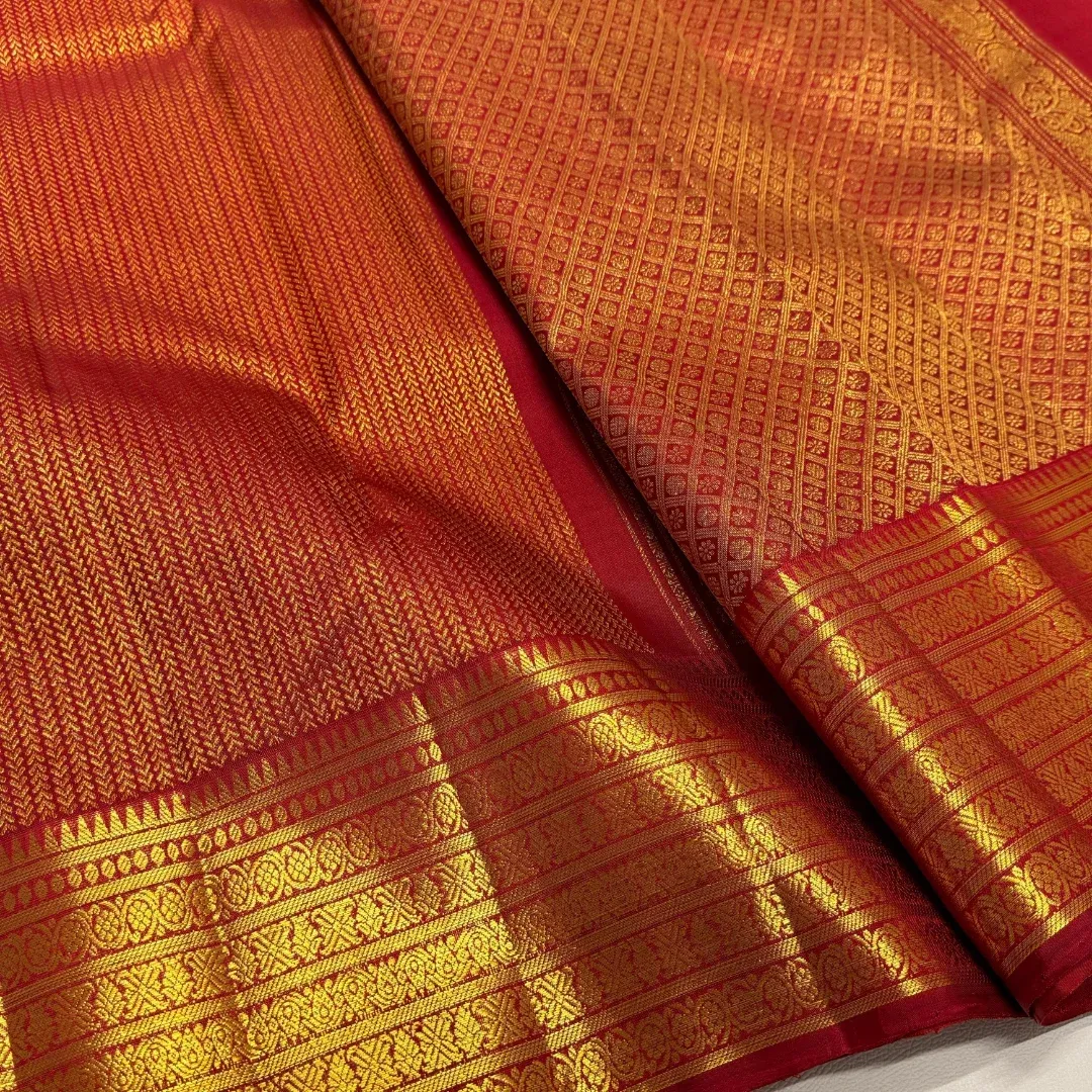 Felicitous Red Soft Banarasi Silk Saree With Improbable Blouse Piece - Image 4