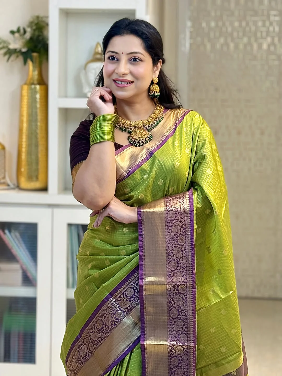 Flamboyant Green Soft Silk Saree With Forbearance Blouse Piece - Image 2