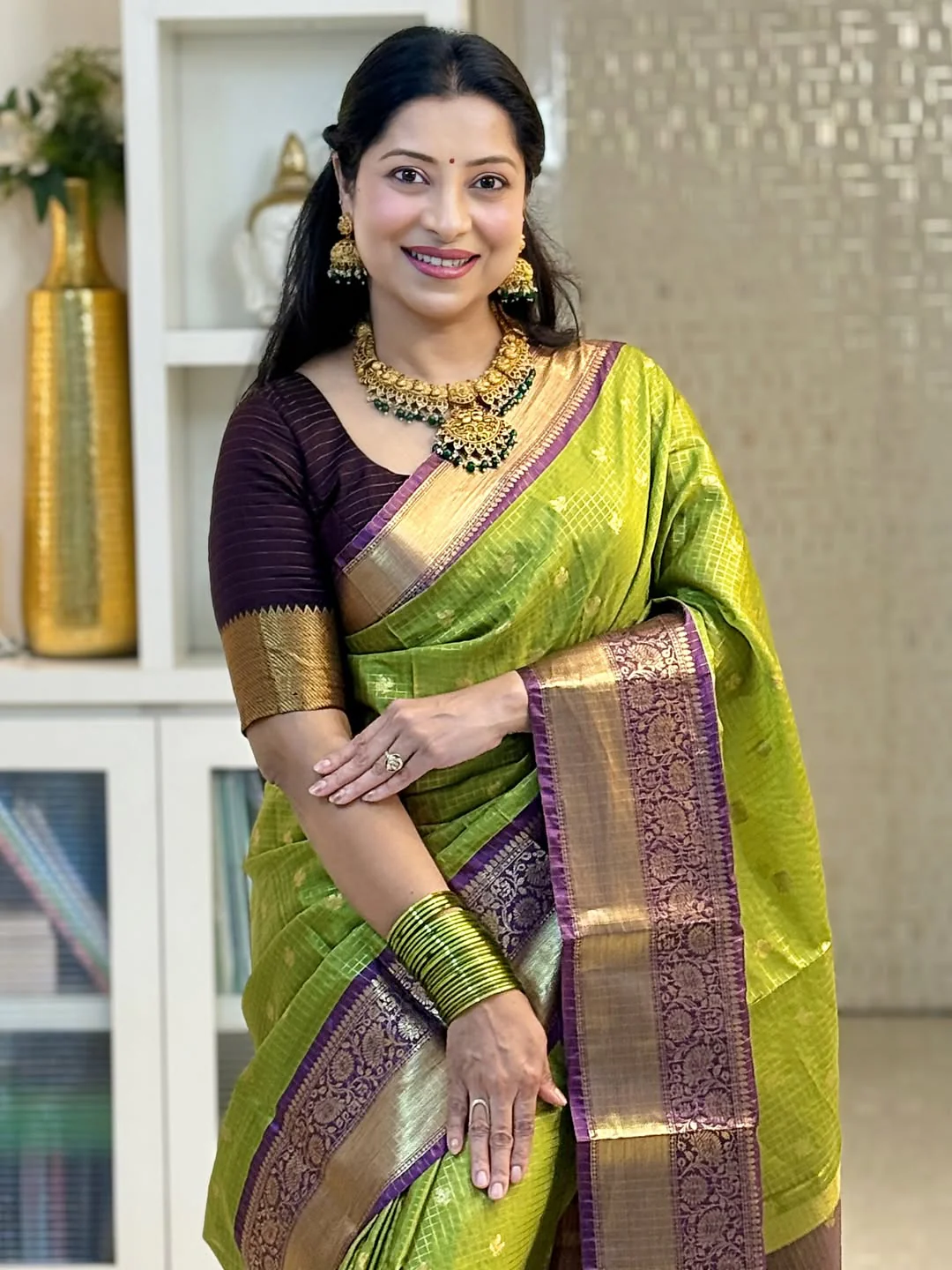 Flamboyant Green Soft Silk Saree With Forbearance Blouse Piece - Image 3