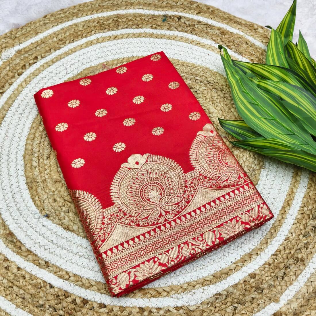 Flamboyant Red Pure Zari Weaving Banarasi Silk Saree With Angelic Blouse Piece - Image 2