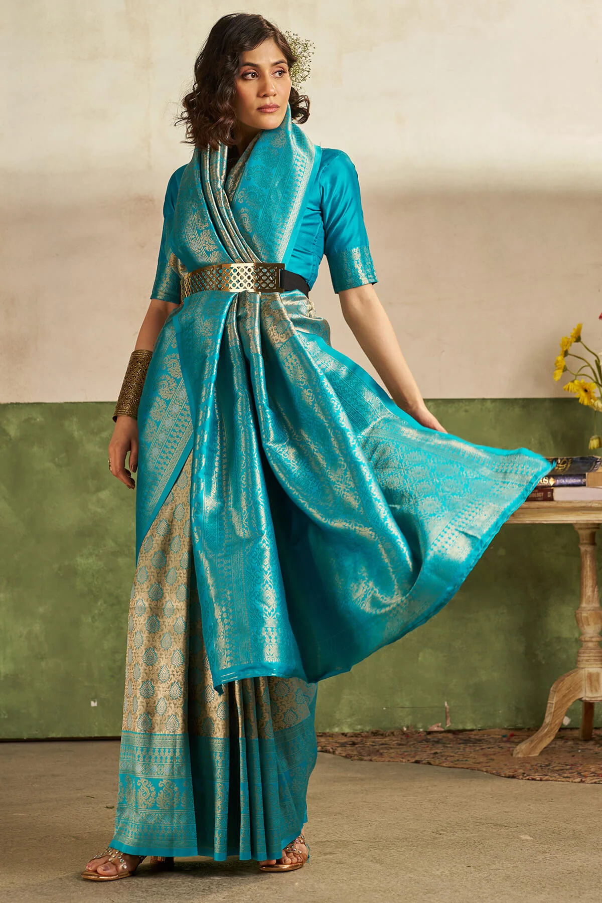 Flameboyant Firozi Kanjivaram Silk Saree With Appealing Blouse Piece - Image 3