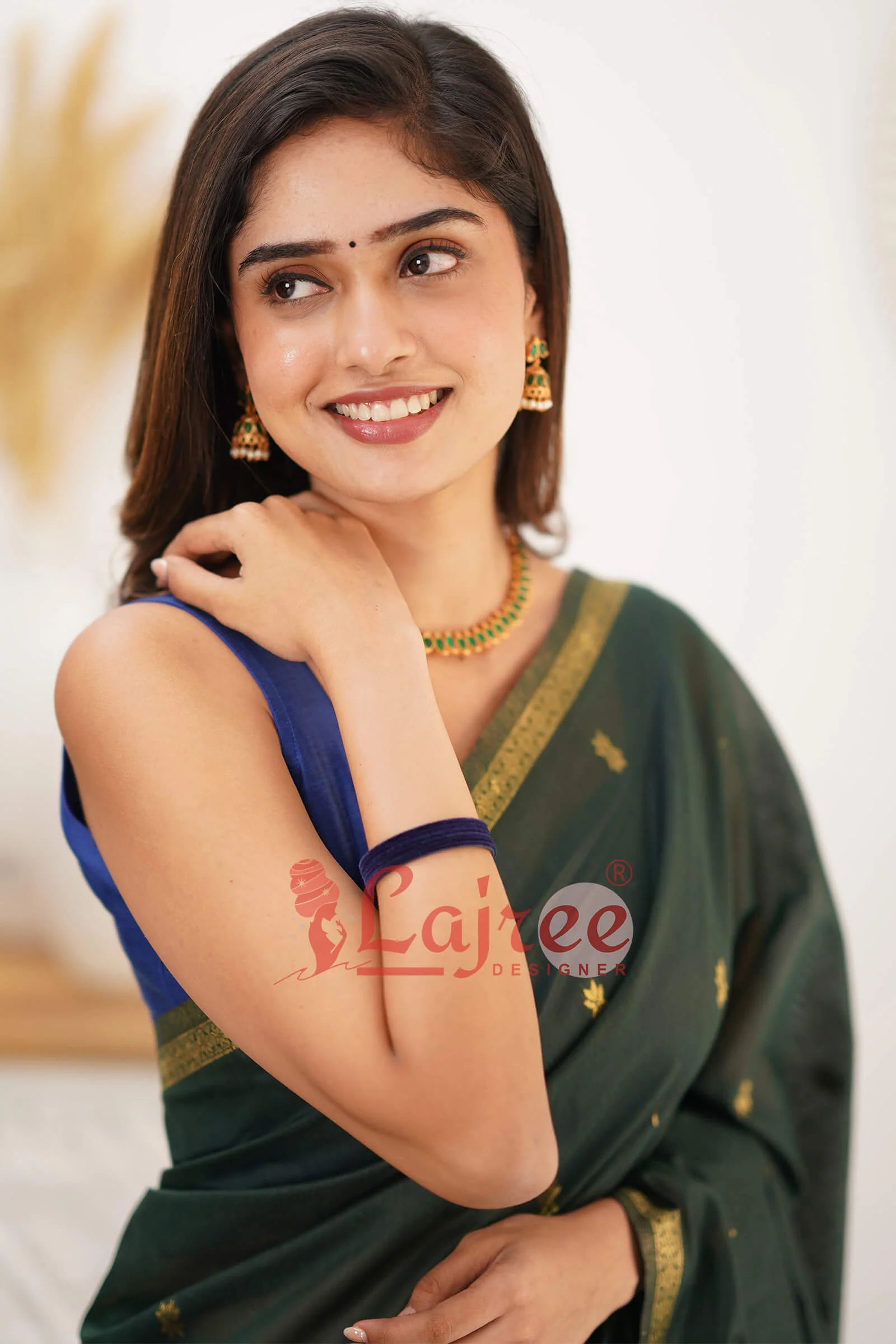 Flattering Green Cotton Silk Saree With Classy Blouse Piece - Image 3