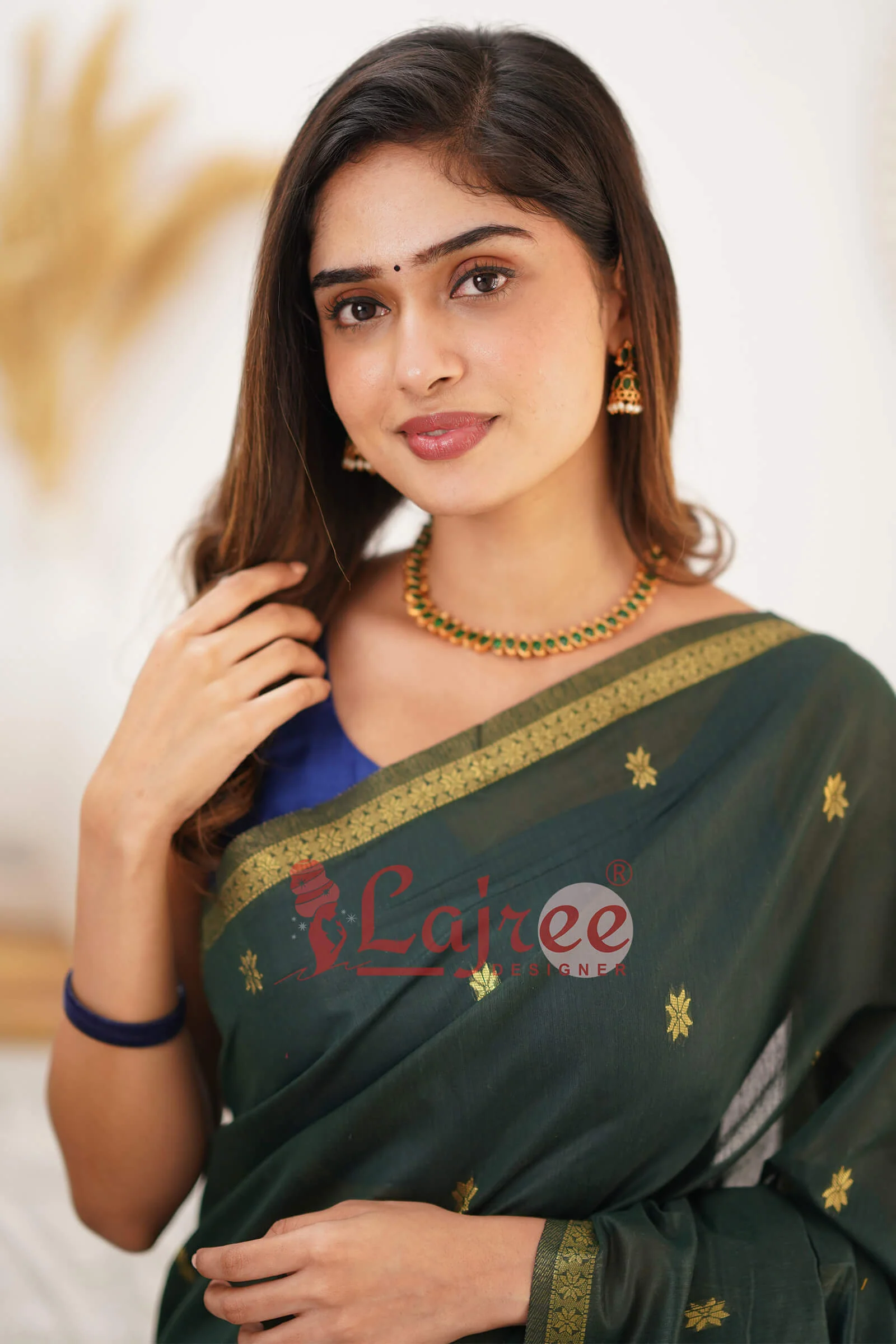 Flattering Green Cotton Silk Saree With Classy Blouse Piece - Image 5