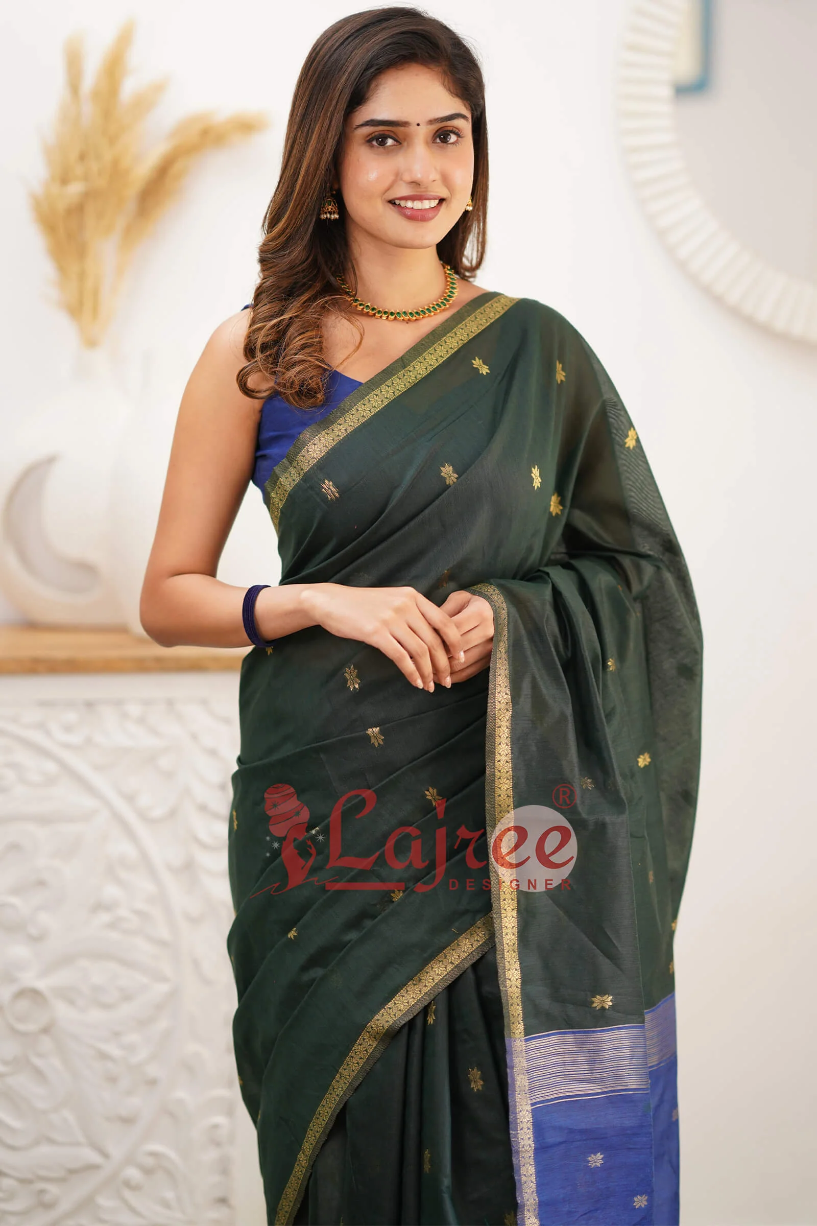 Flattering Green Cotton Silk Saree With Classy Blouse Piece - Image 7