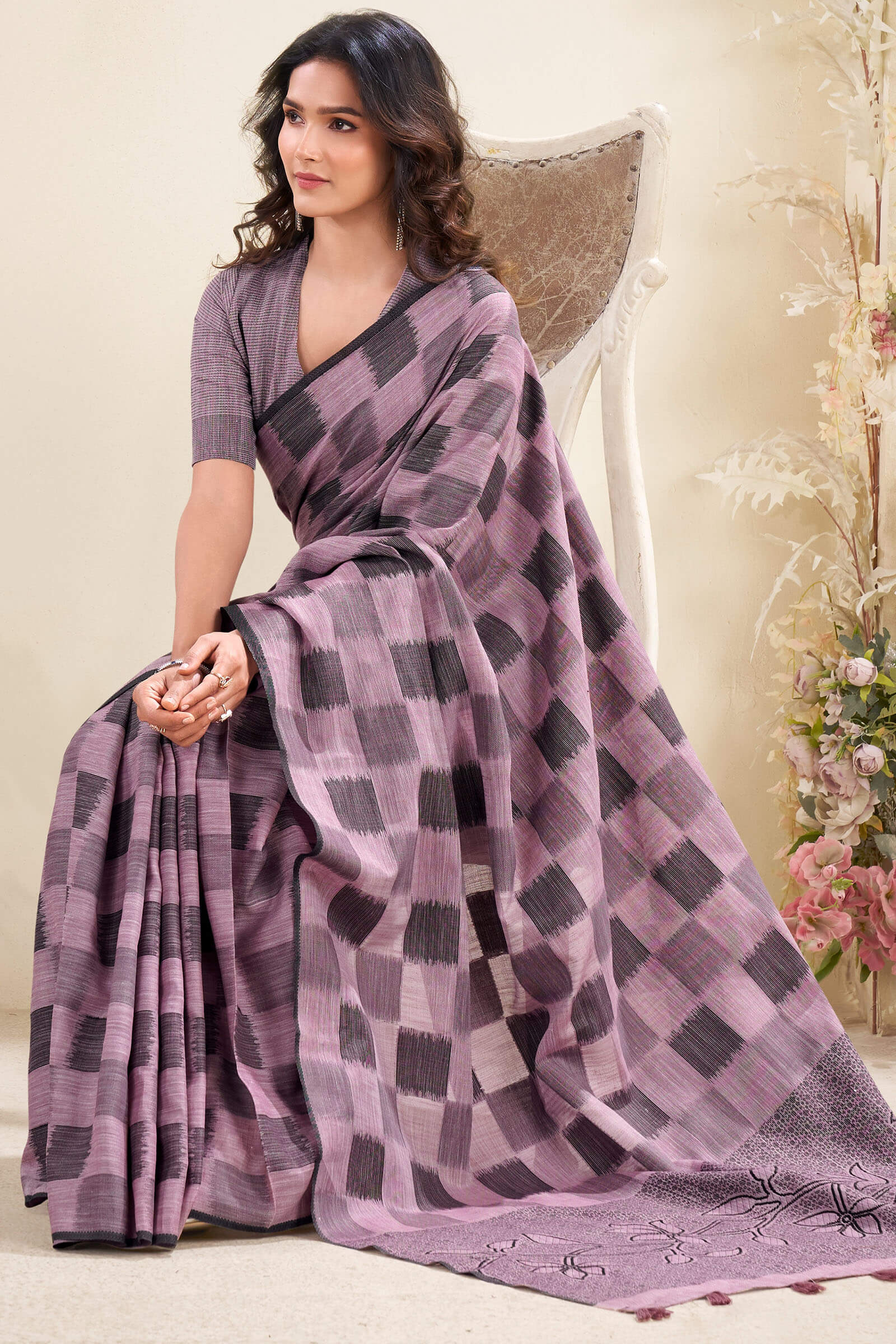 Flattering Lavender Cotton Silk Saree With Sempiternal Blouse Piece - Image 3