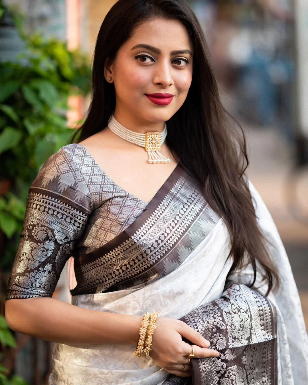 Flattering Off White Soft Silk Saree With Attractive Blouse Piece - Image 3