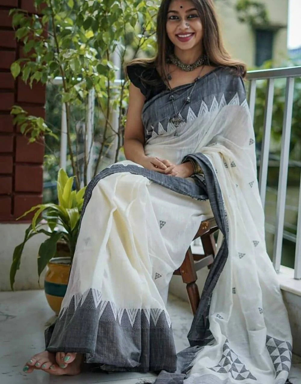 Flaunt Off White Cotton Silk Saree With Blooming Blouse Piece - Image 6
