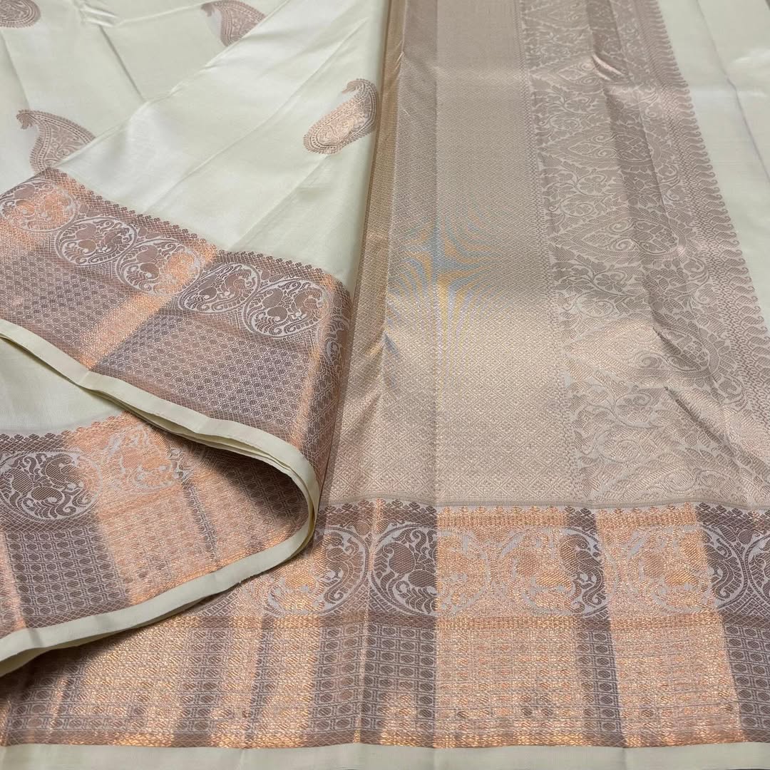 Flaunt Off White Soft Silk Saree With Sumptuous Blouse Piece - Image 6