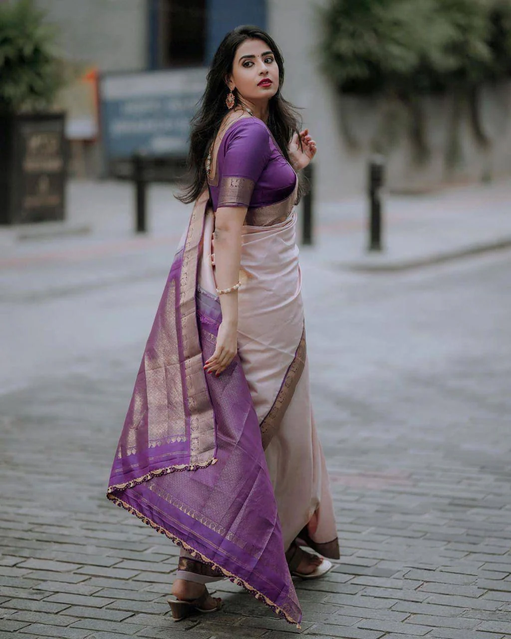Flaunt Peach Soft Silk Saree With Intricate Blouse Piece - Image 5