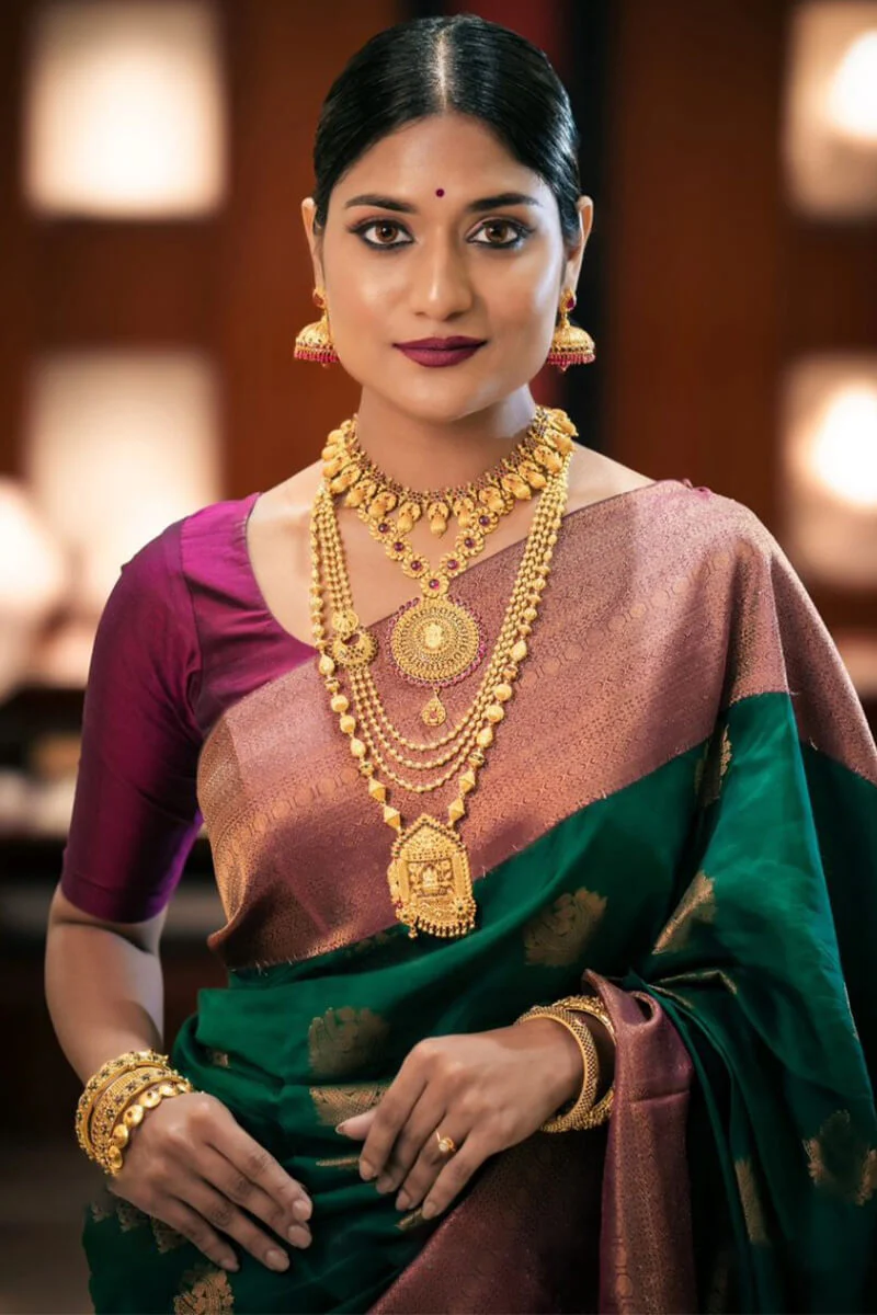 Forbearance Dark Green Soft Silk Saree With Imaginative Blouse Piece - Image 4