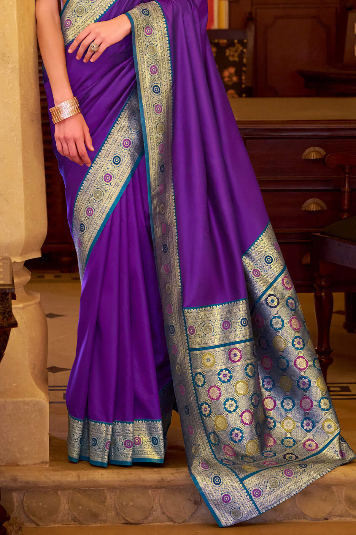 Forbearance Royal Purple Pure Zari Weaving Banarasi Silk Saree With Beleaguer Blouse Piece - Image 4