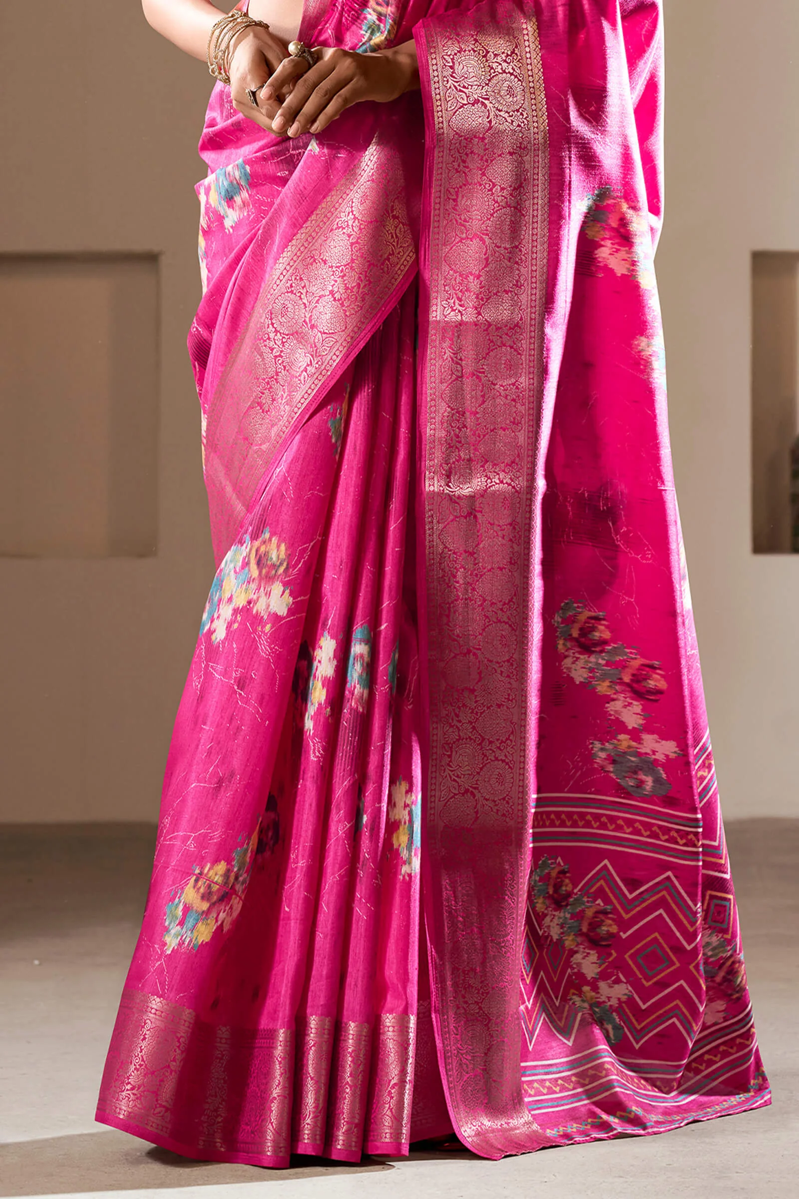 Fragrant Dark Pink Digital Printed Dola Silk Saree With Conflate Blouse Piece - Image 3