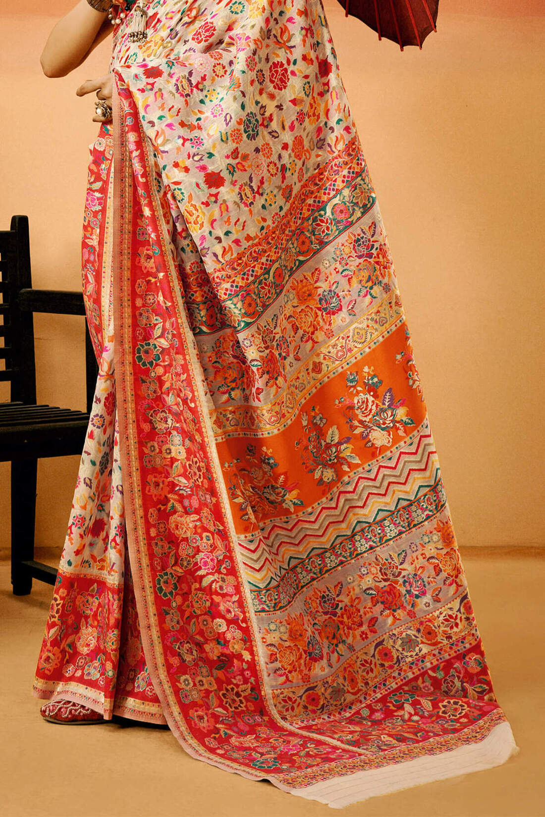 Fugacious Beige Pashmina Saree With Lagniappe Blouse Piece - Image 4
