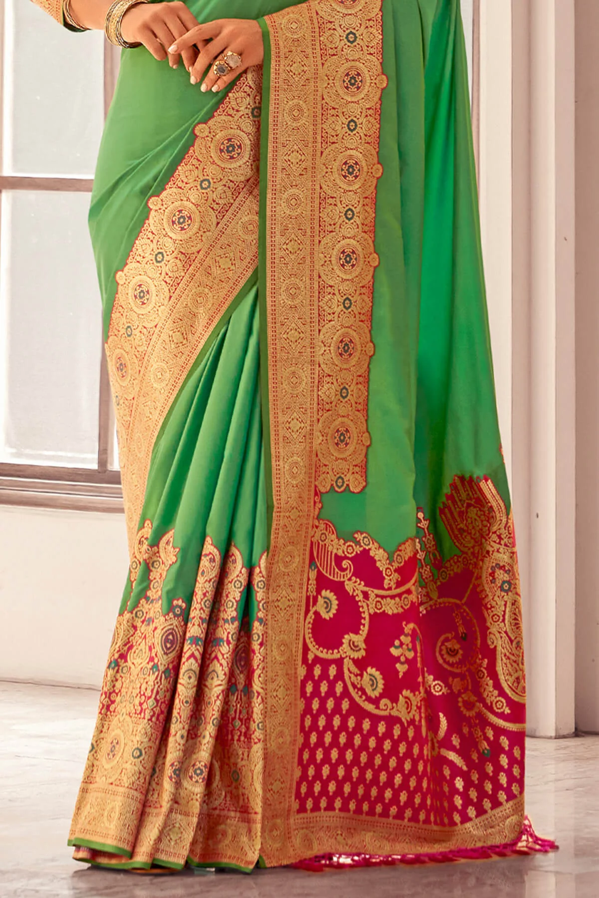 Fugacious Dark Green Soft Banarasi Silk Saree With Opulent Blouse Piece - Image 5