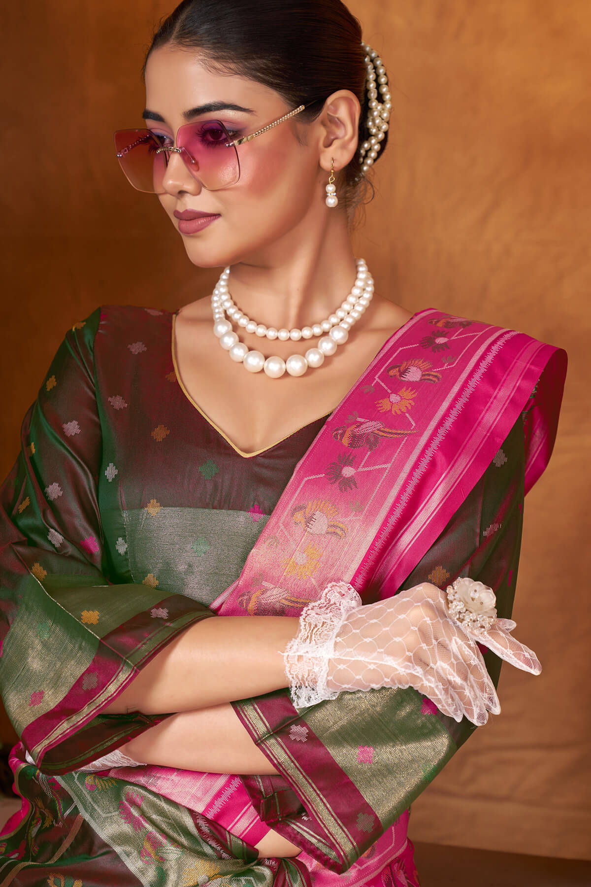 Fugacious Dark Pink Paithani Silk Saree With Nectarous Blouse Piece - Image 2