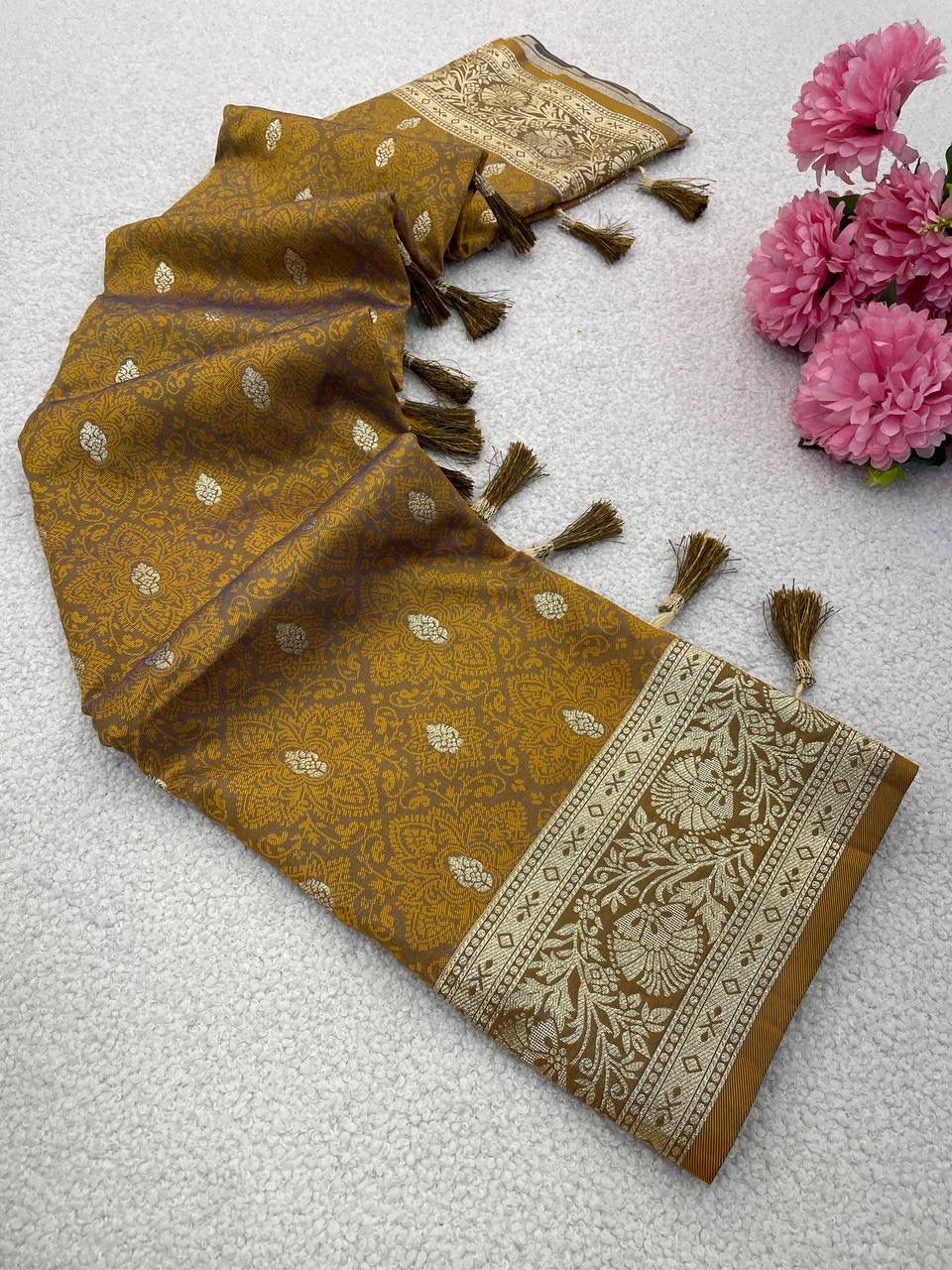 Girlish Mustard Pure Zari Weaving Banarasi Silk Saree With Eclat Blouse Piece - Image 2