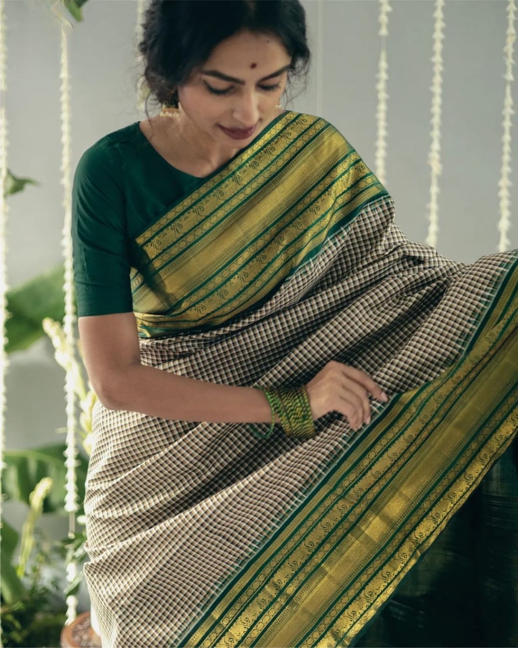 Glamorous Grey Soft Silk Saree With Dulcet Blouse Piece - Image 5