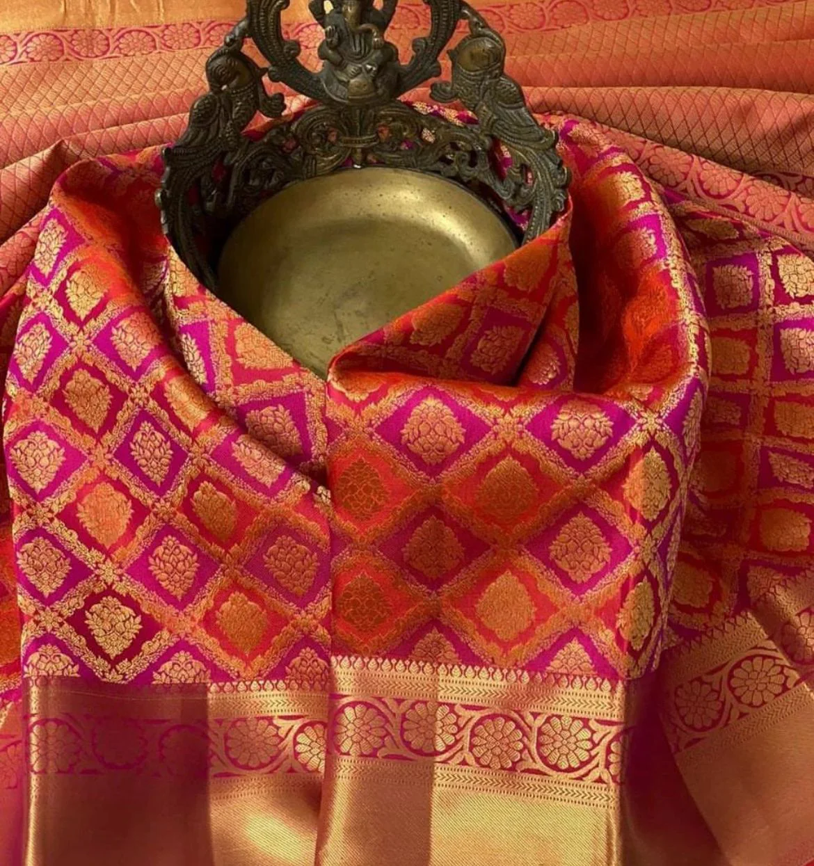 Glamorous Red Soft Silk Saree With Imaginative Blouse Piece - Image 2