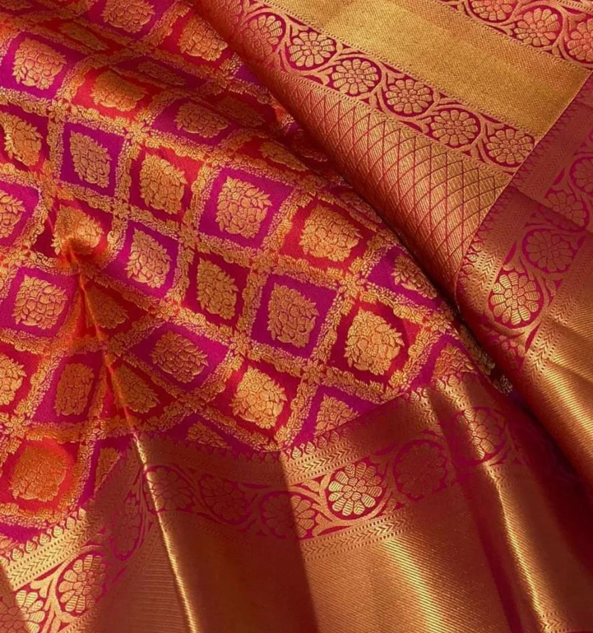 Glamorous Red Soft Silk Saree With Imaginative Blouse Piece - Image 3