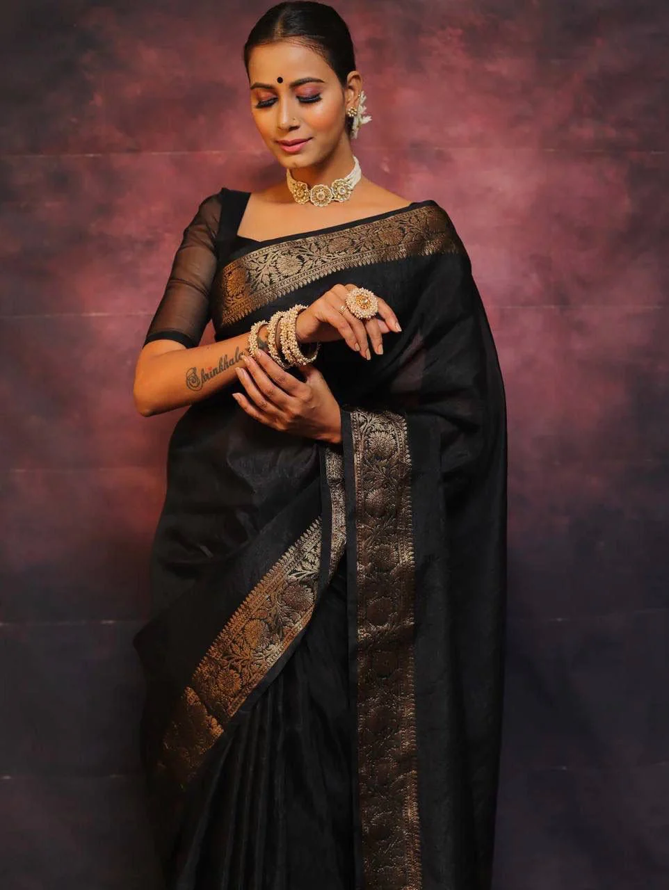 Gleaming Black Soft Silk Saree With Designer Blouse Piece - Image 2