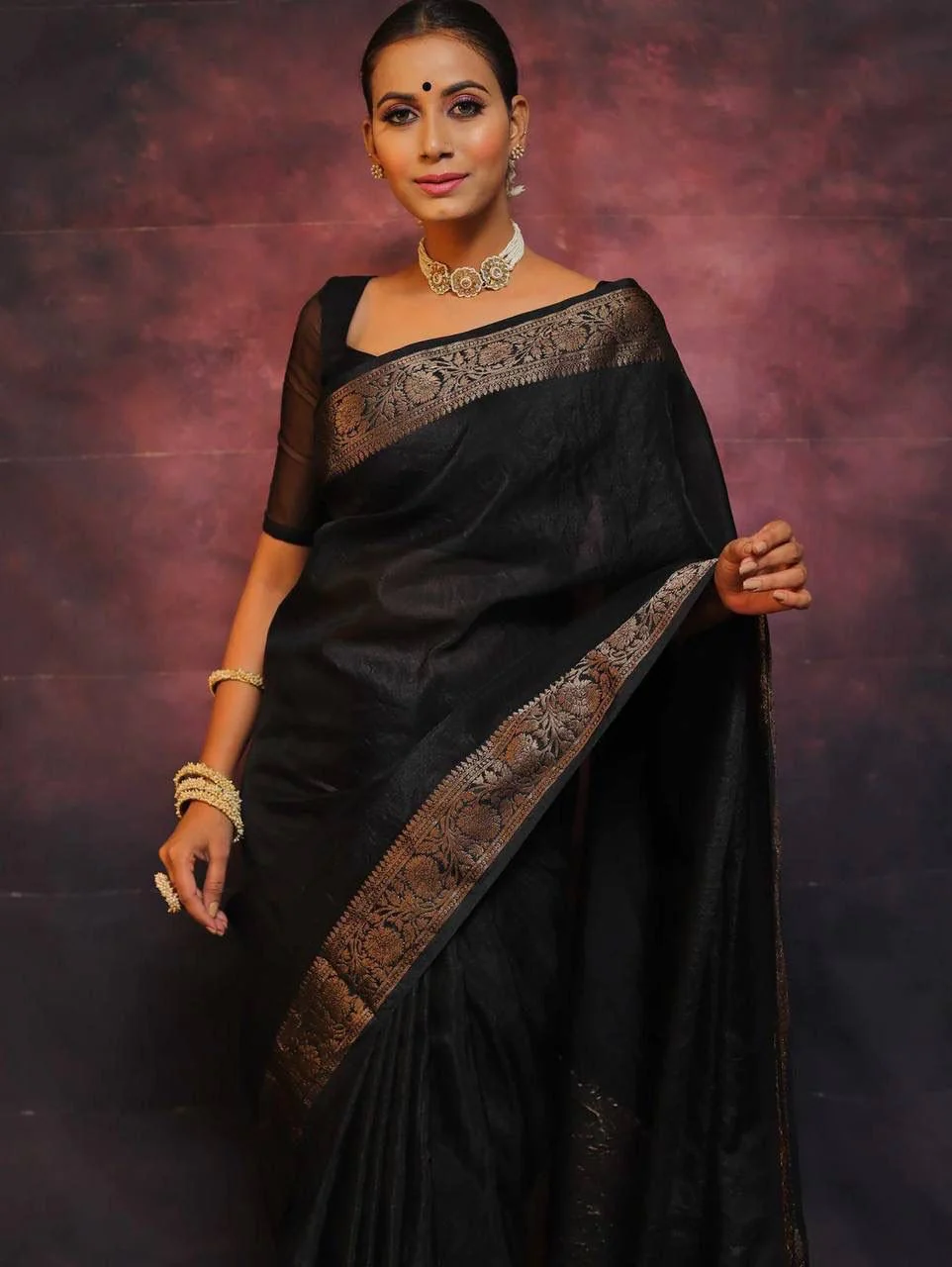 Gleaming Black Soft Silk Saree With Designer Blouse Piece - Image 5