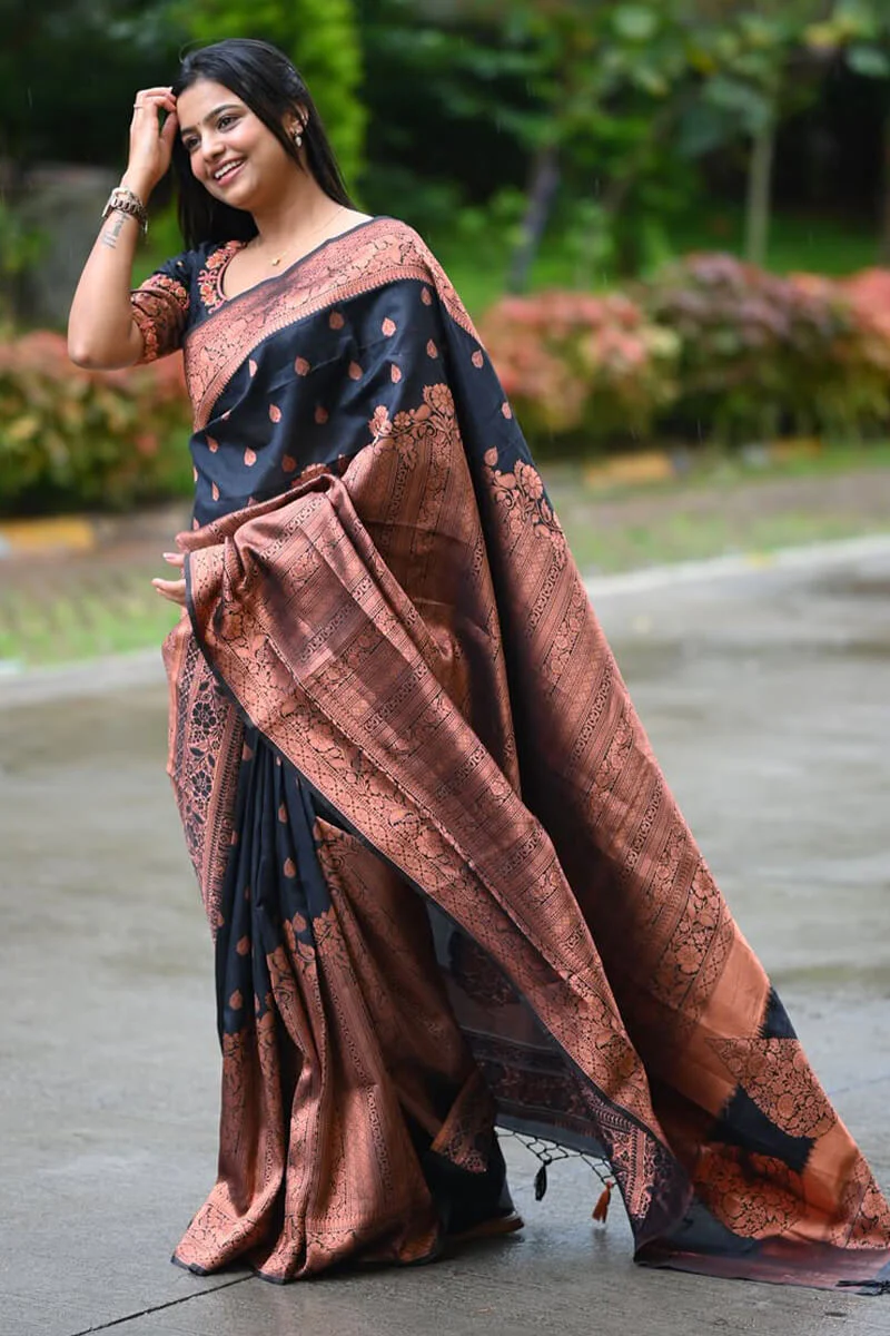 Gleaming Black Soft Silk Saree With Invaluable Blouse Piece - Image 3