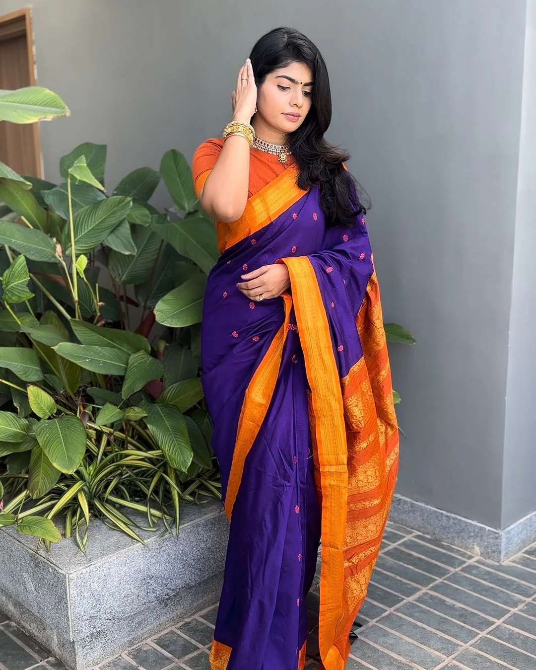 Gleaming Purple Soft Silk Saree With Phenomenal Blouse Piece - Image 3