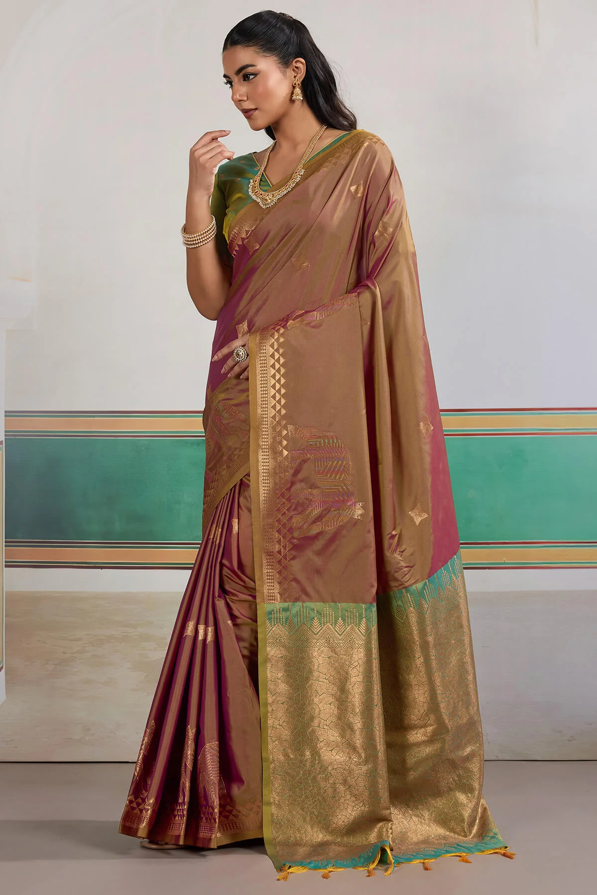 Gleaming Wine Pure Zari Weaving Banarasi Silk Saree With Profuse Blouse Piece - Image 3