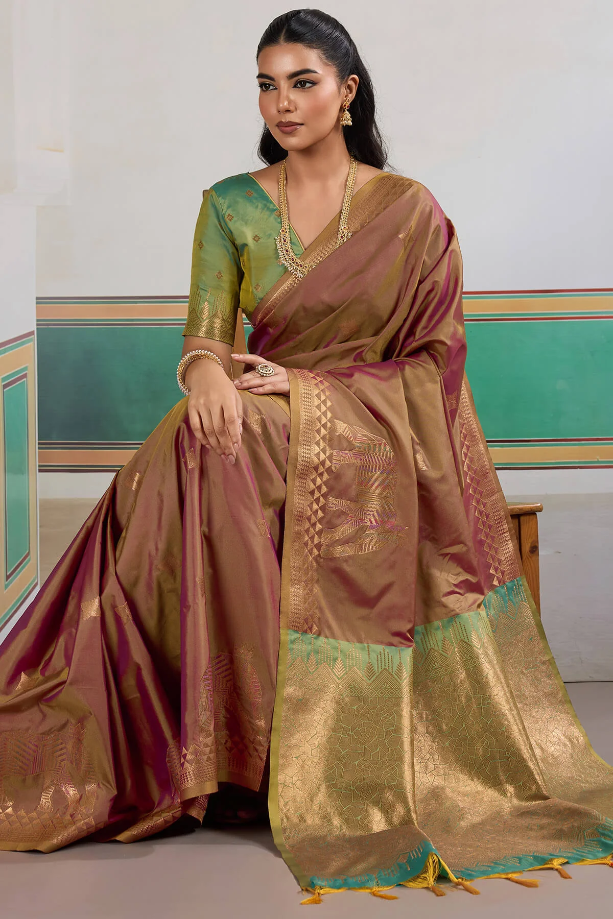 Gleaming Wine Pure Zari Weaving Banarasi Silk Saree With Profuse Blouse Piece - Image 5