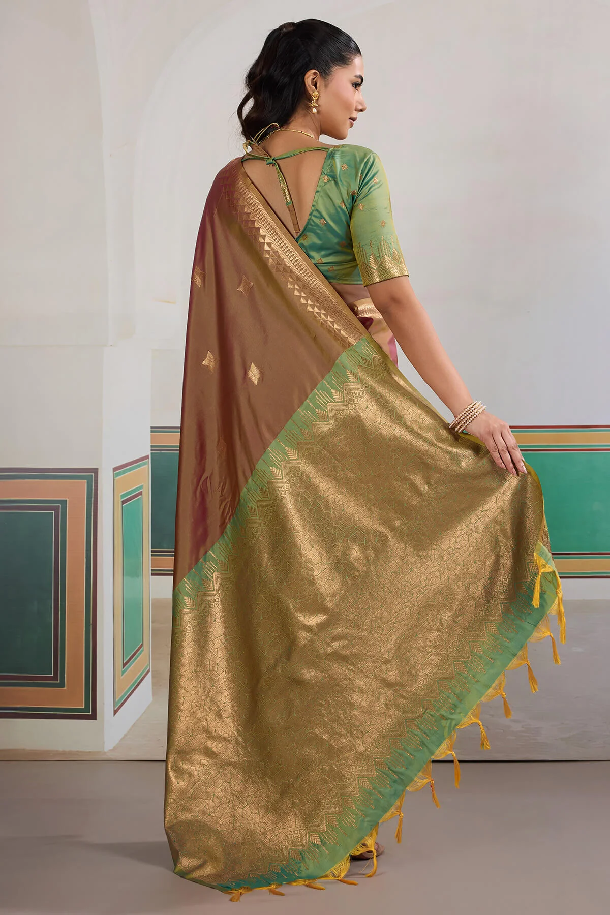 Gleaming Wine Pure Zari Weaving Banarasi Silk Saree With Profuse Blouse Piece - Image 6