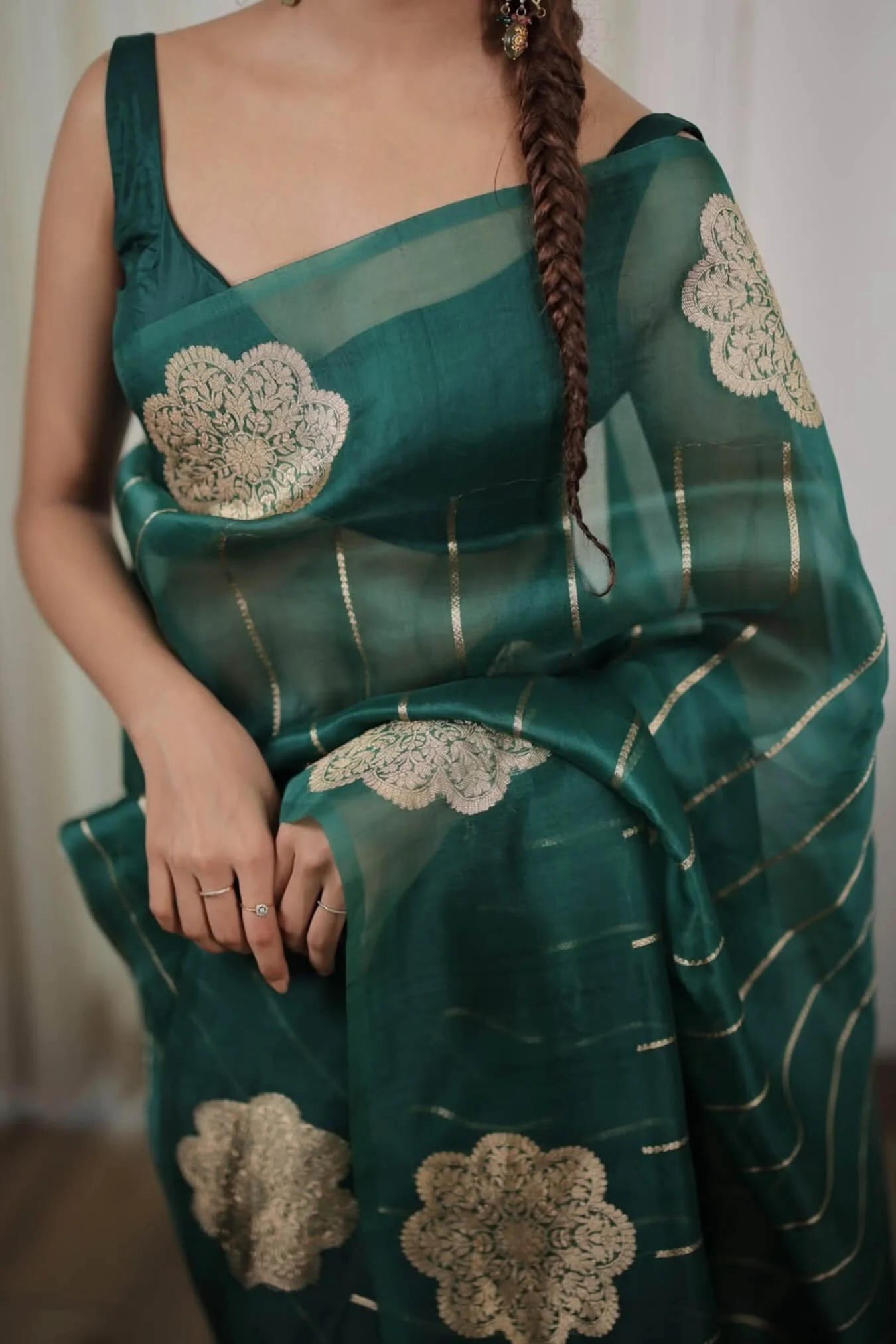 Glittering Green Linen Silk Saree With Demanding Blouse Piece - Image 6