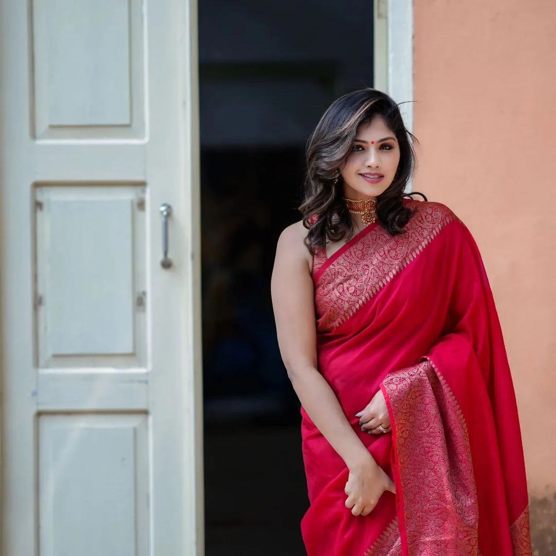Glittering Red Soft Silk Saree With Unequalled Blouse Piece - Image 6