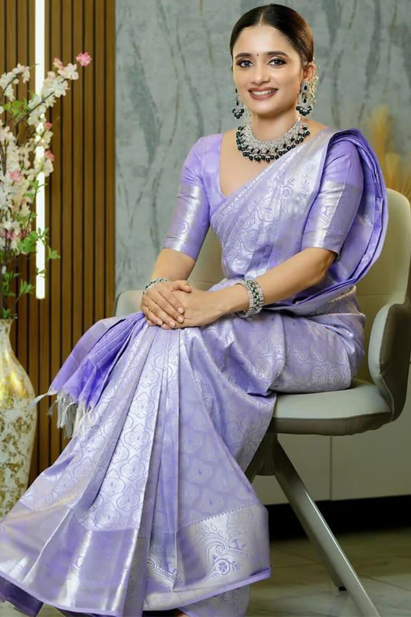 Glorious Lavender Soft Silk Saree With Arresting Blouse Piece - Image 3