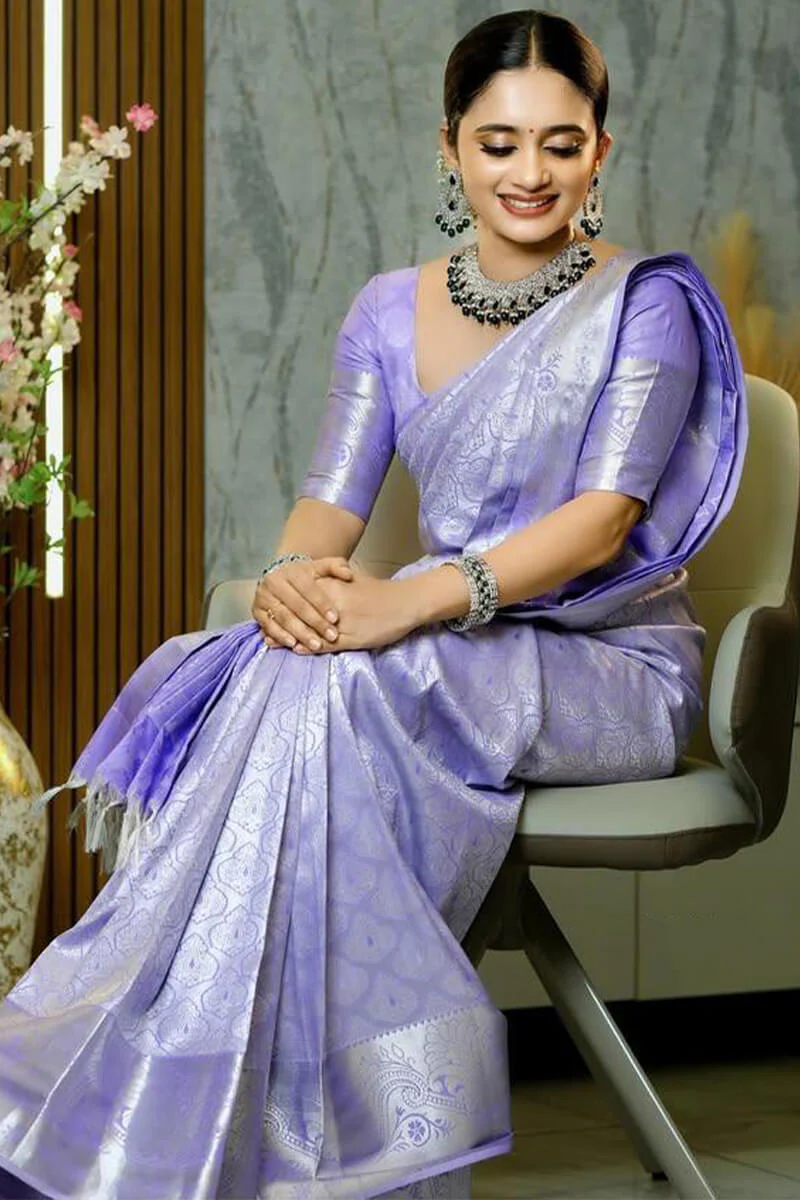 Glorious Lavender Soft Silk Saree With Arresting Blouse Piece - Image 5