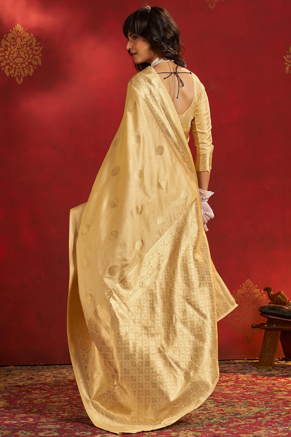 Glowing Beige Pure Zari Weaving Banarasi Silk Saree With Divine Blouse Piece - Image 5