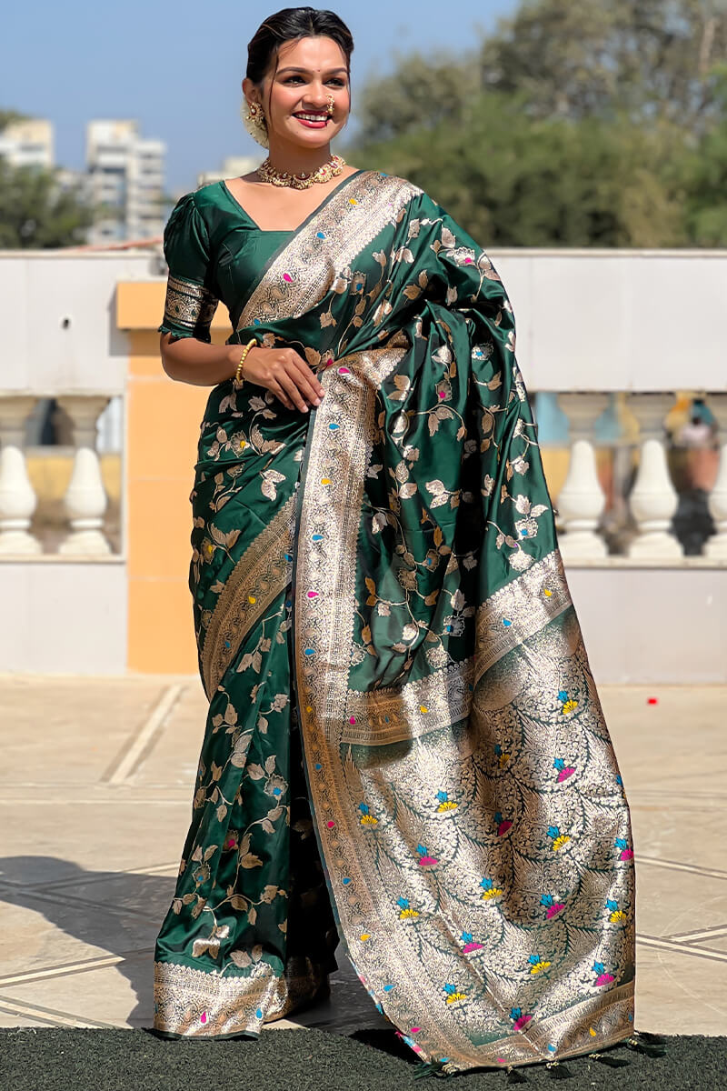 Glowing Dark Green Soft Banarasi Silk Saree With Radiant Blouse Piece - Image 4