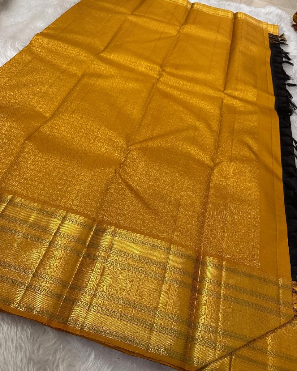 Gorgeous Black Soft Silk Saree With Beautiful Blouse Piece - Image 4