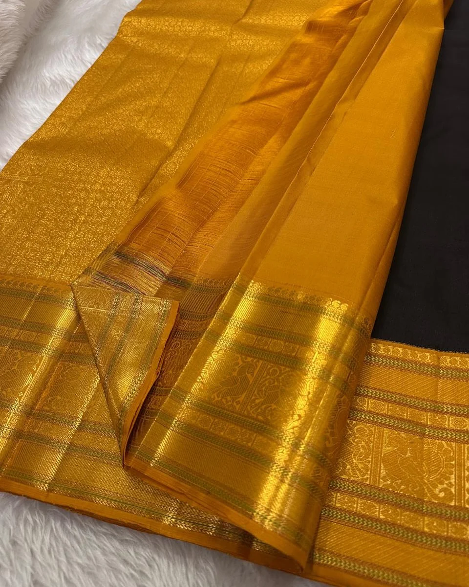 Gorgeous Black Soft Silk Saree With Beautiful Blouse Piece - Image 5