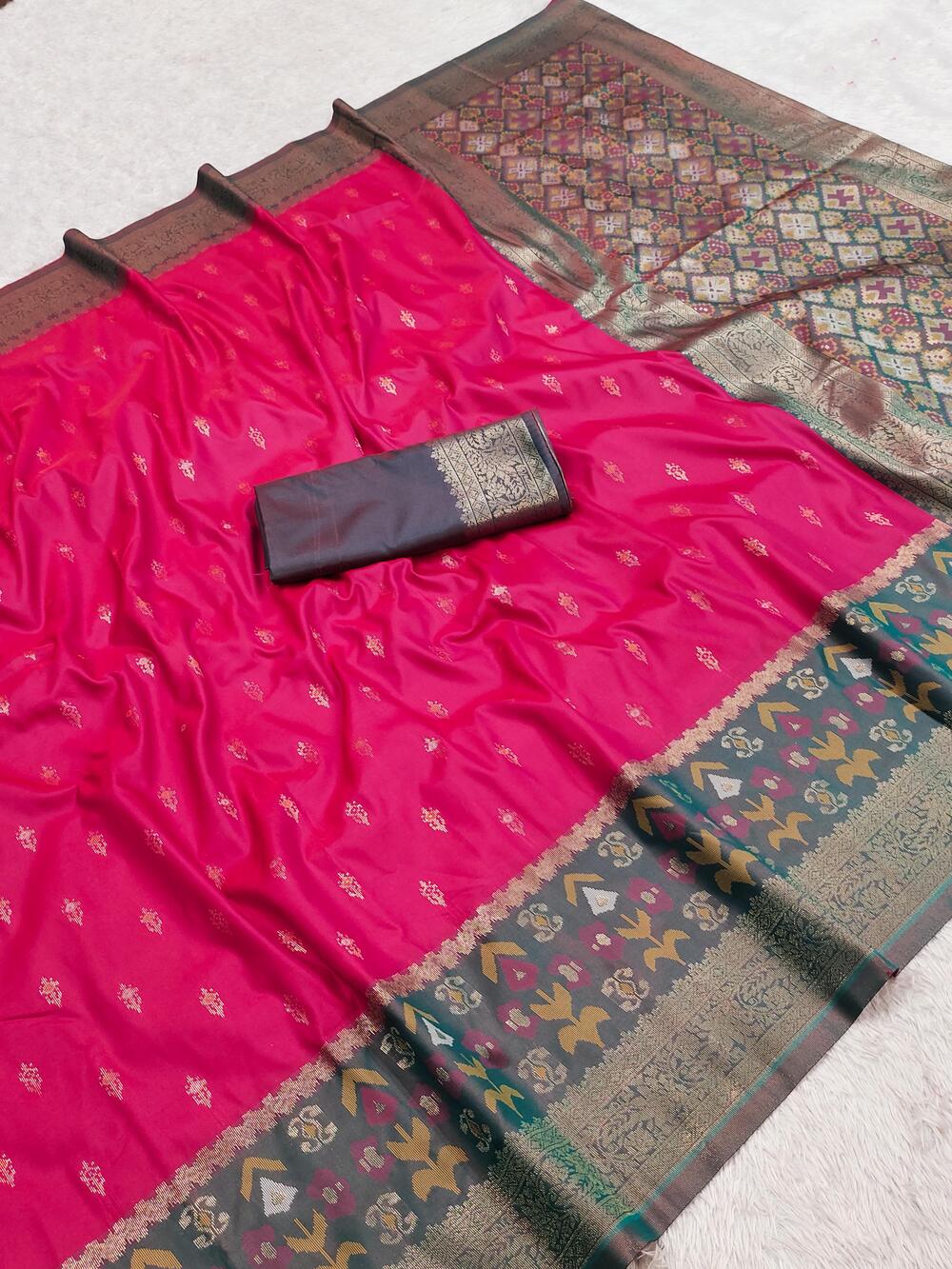Gorgeous Dark Pink Pure Zari Weaving Banarasi Silk Saree With Dazzling Blouse Piece