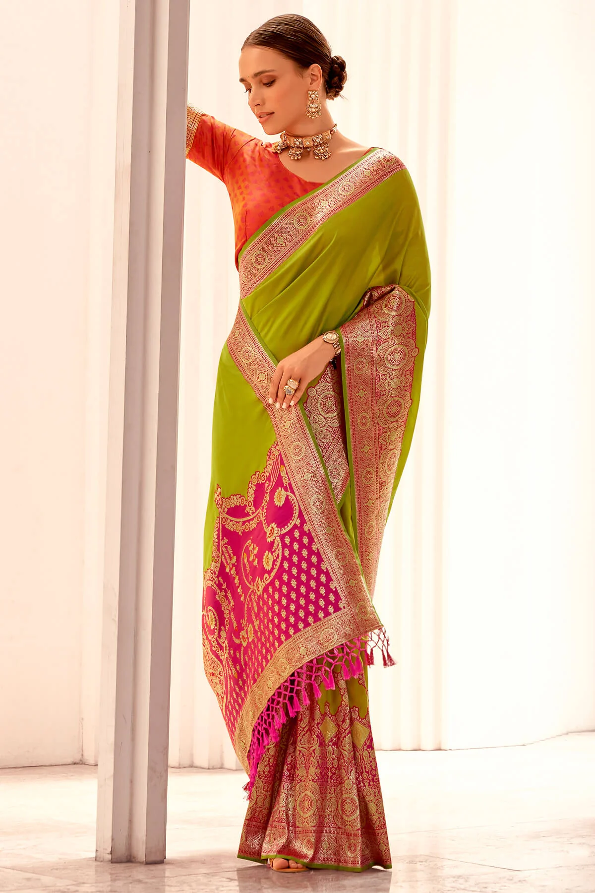 Gorgeous Green Soft Banarasi Silk Saree With Sempiternal Blouse Piece - Image 3