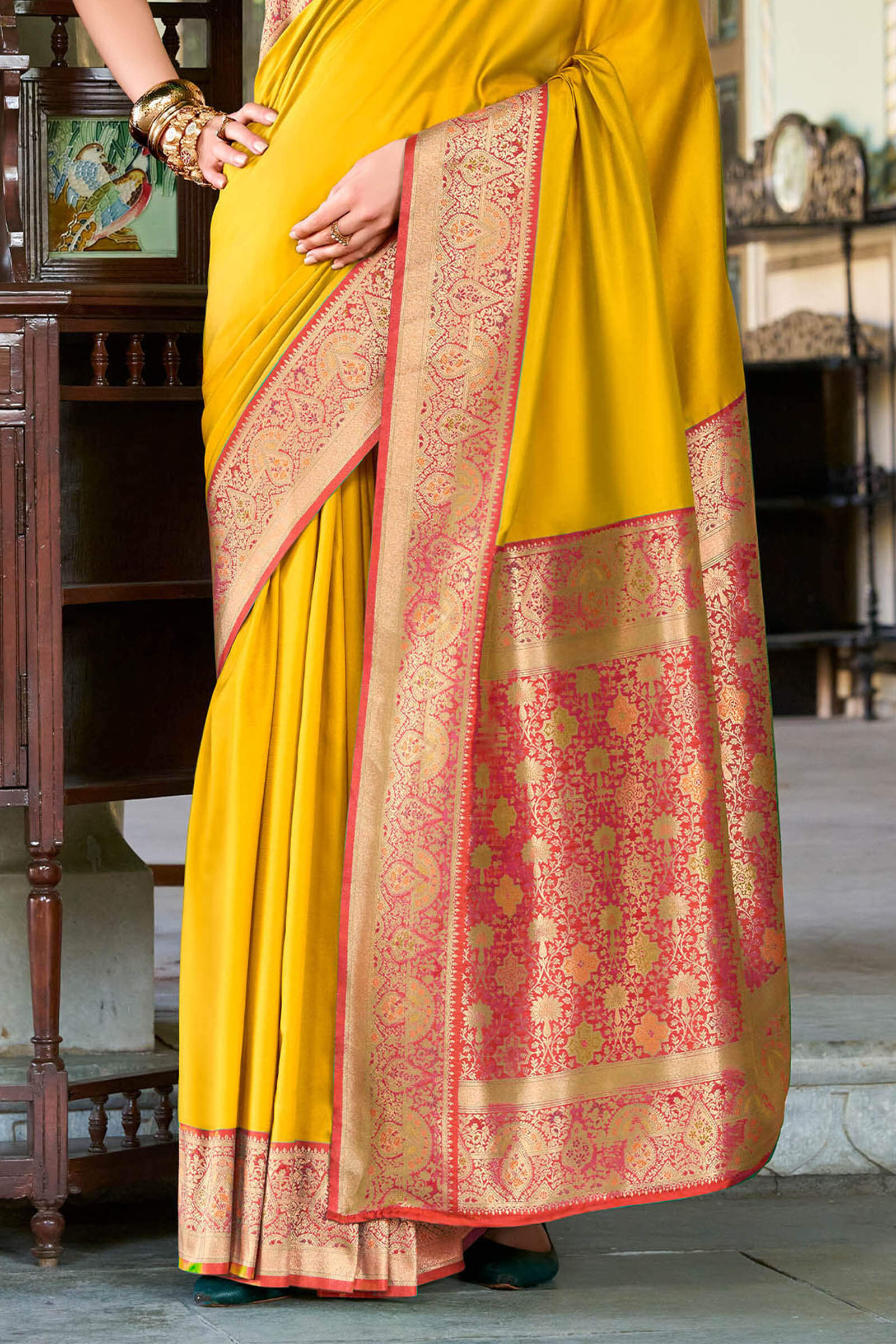 Gorgeous Yellow Soft Banarasi Silk Saree With Exuberant Blouse Piece - Image 3