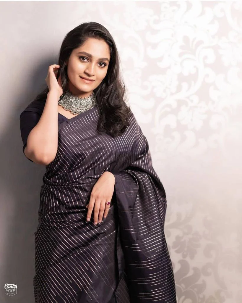 Gossamer Black Soft Silk Saree With Transcendent Blouse Piece - Image 2