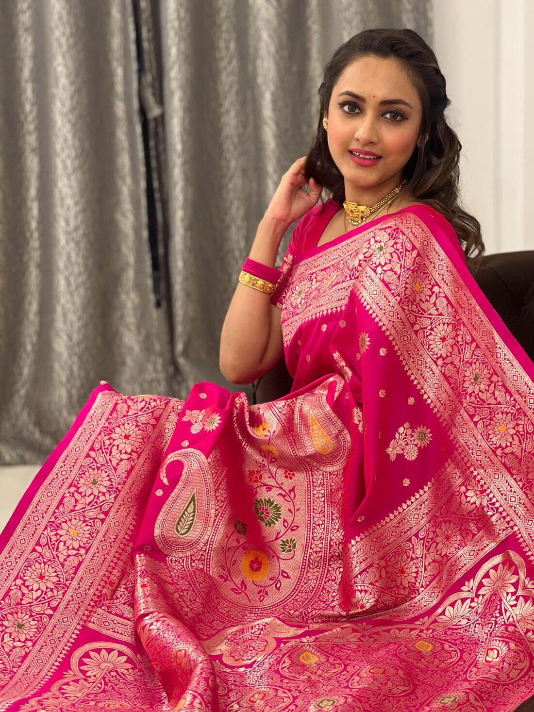 Gossamer Dark Pink Soft Banarasi Silk Saree With Imaginative Blouse Piece - Image 2