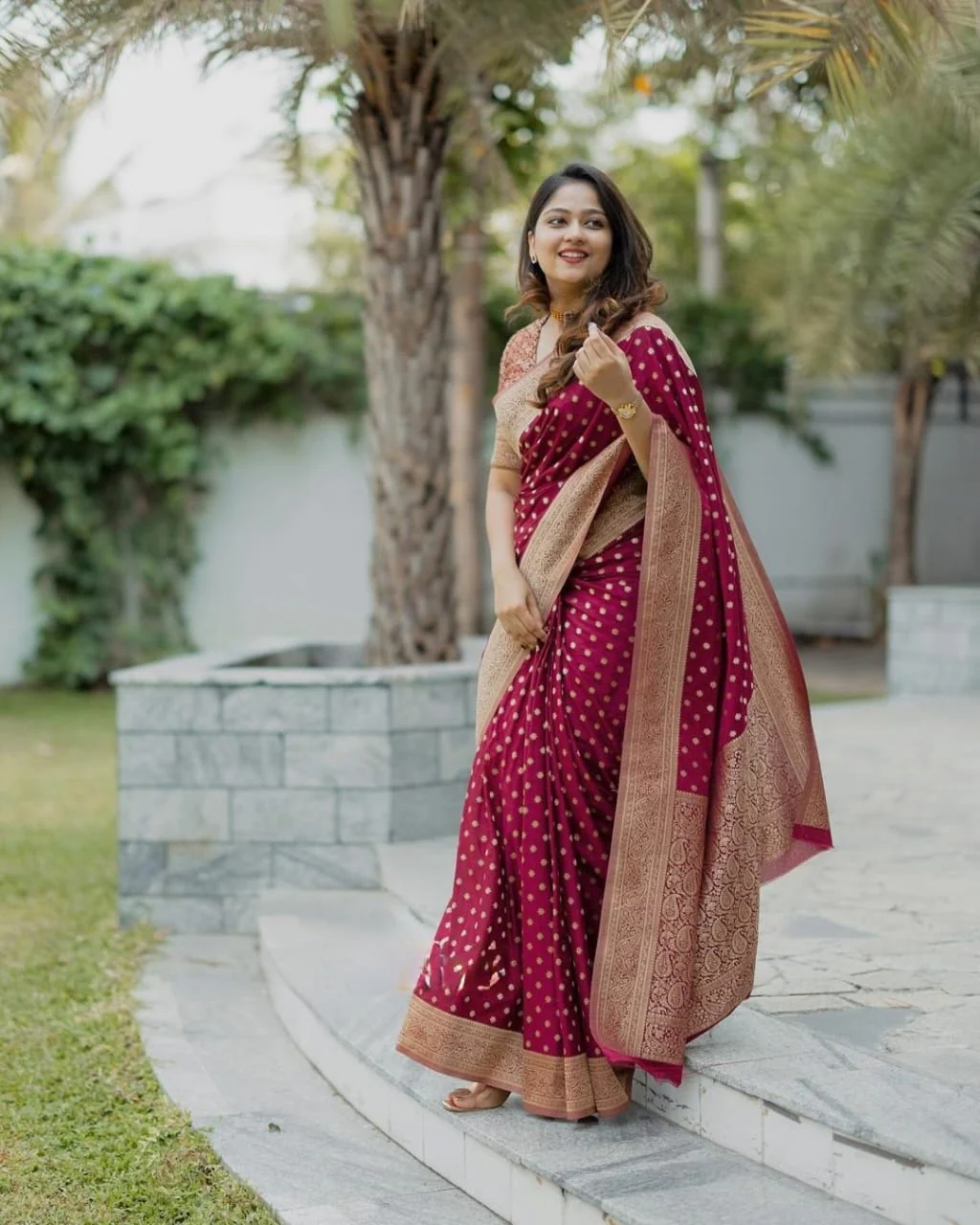 Gossamer Maroon Soft Silk Saree With Mellifluous Blouse Piece - Image 5