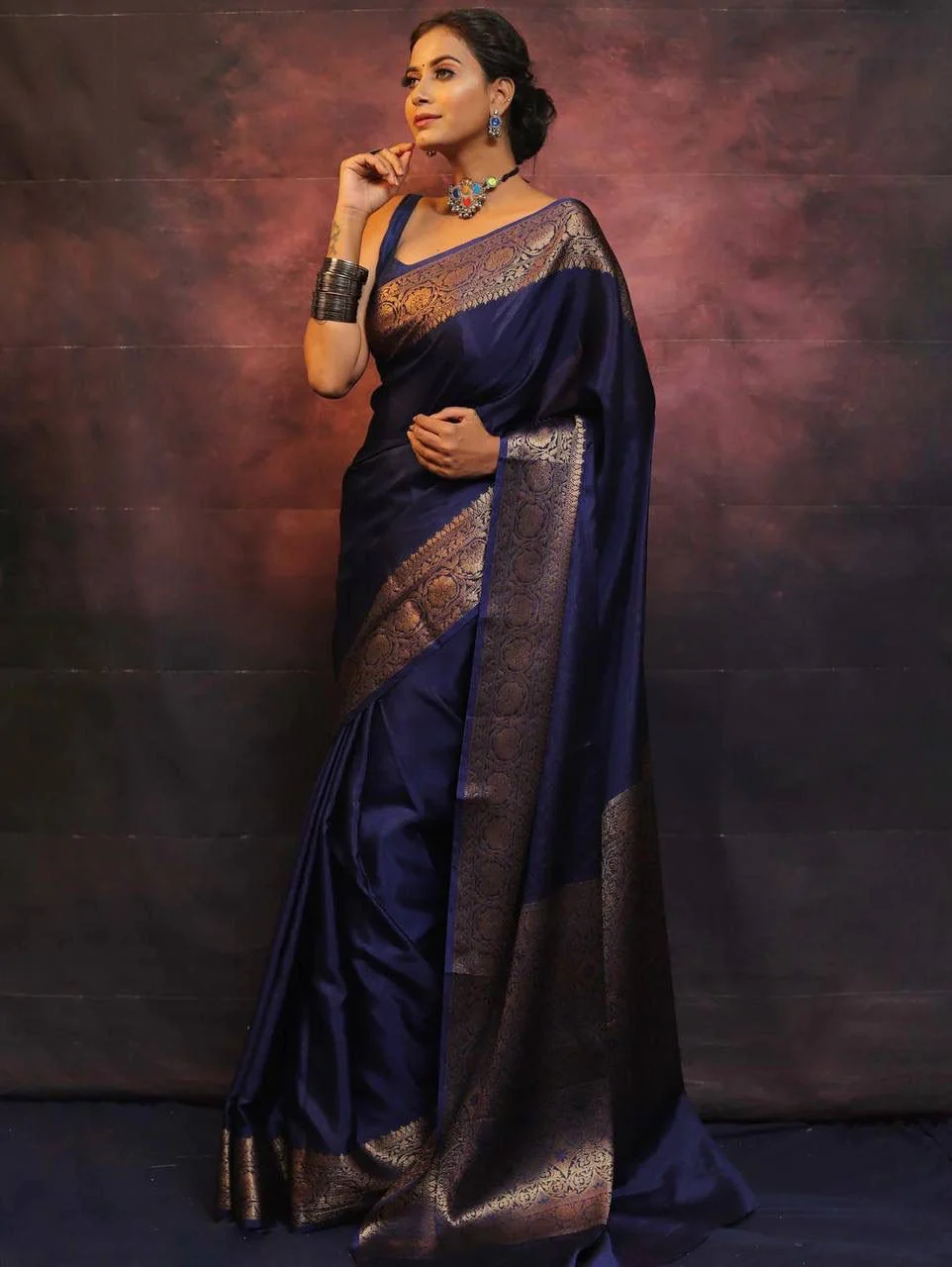 Gossamer Navy Blue Soft Silk Saree With Nemesis Blouse Piece - Image 6