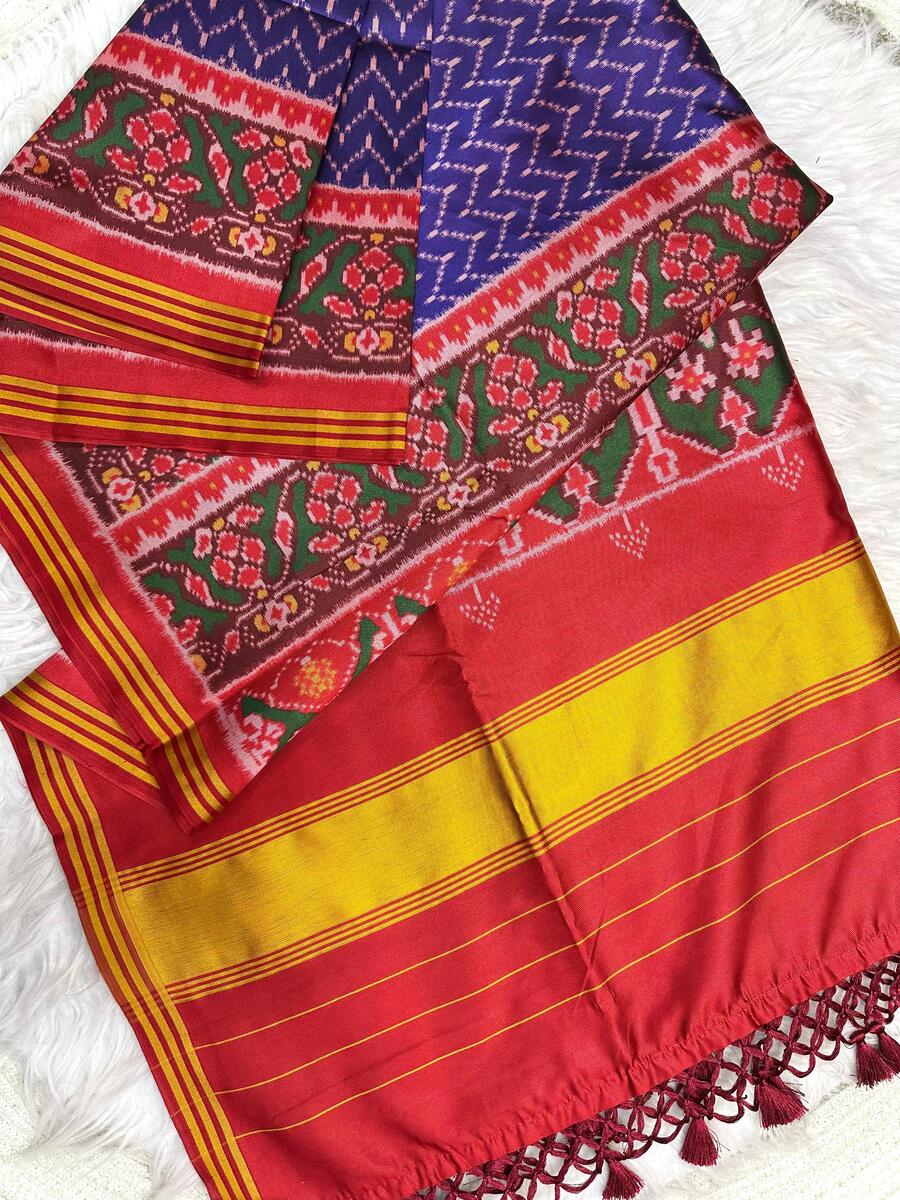 Gossamer Royal Blue Ikkat Printed Patola Silk Saree With Grandiose Blouse Piece - Image 2