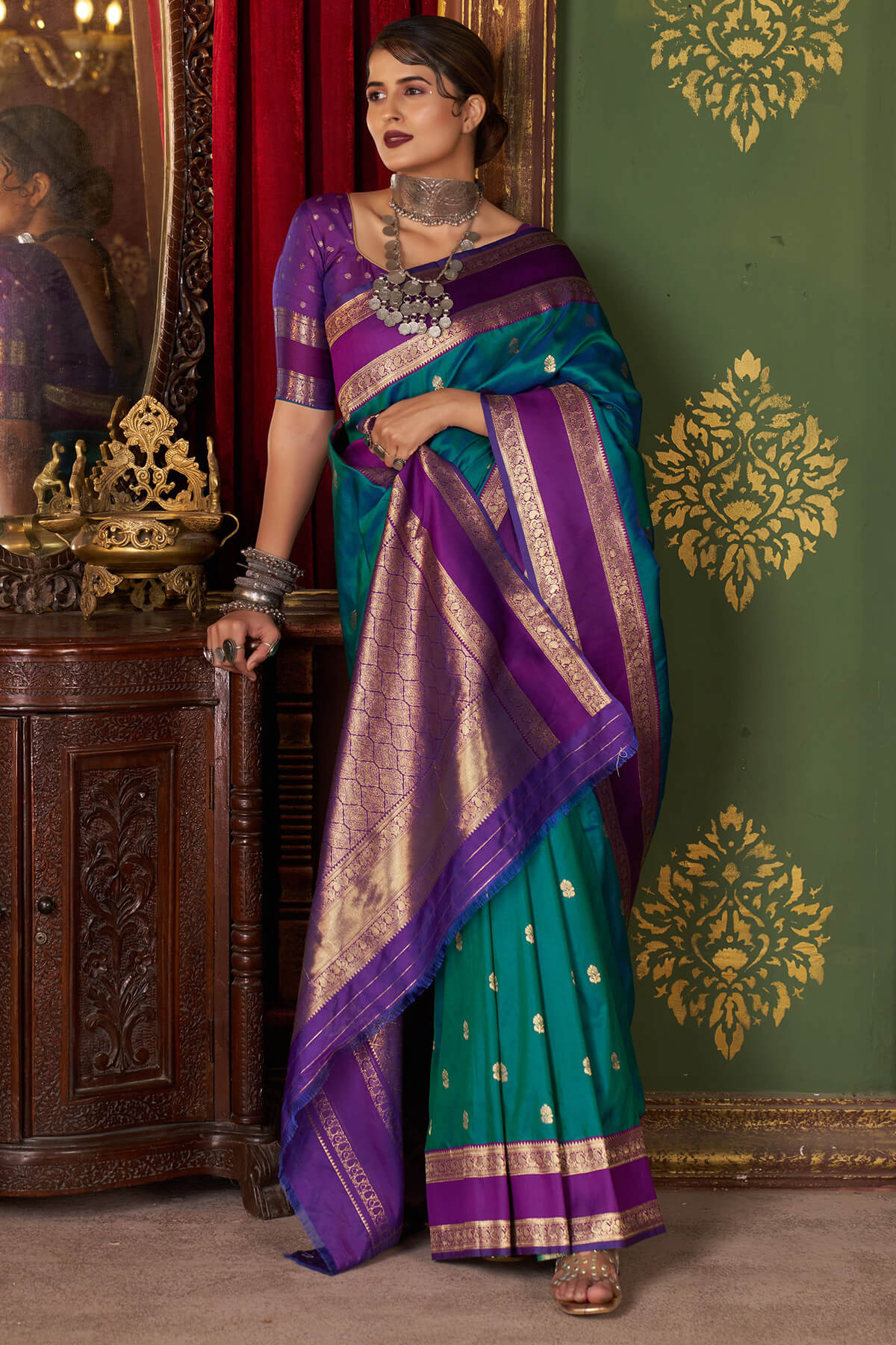 Grandiose Rama Pure Zari Weaving Banarasi Silk Saree With Stunner Blouse Piece - Image 5