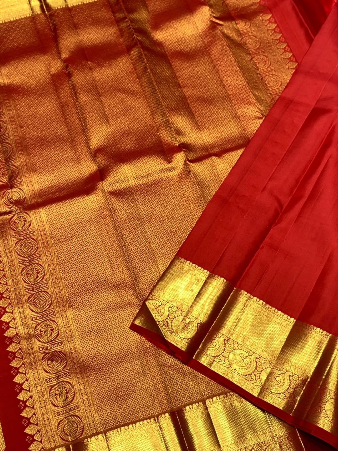 Grandiose Red Soft Banarasi Silk Saree With Vibrant Blouse Piece - Image 7