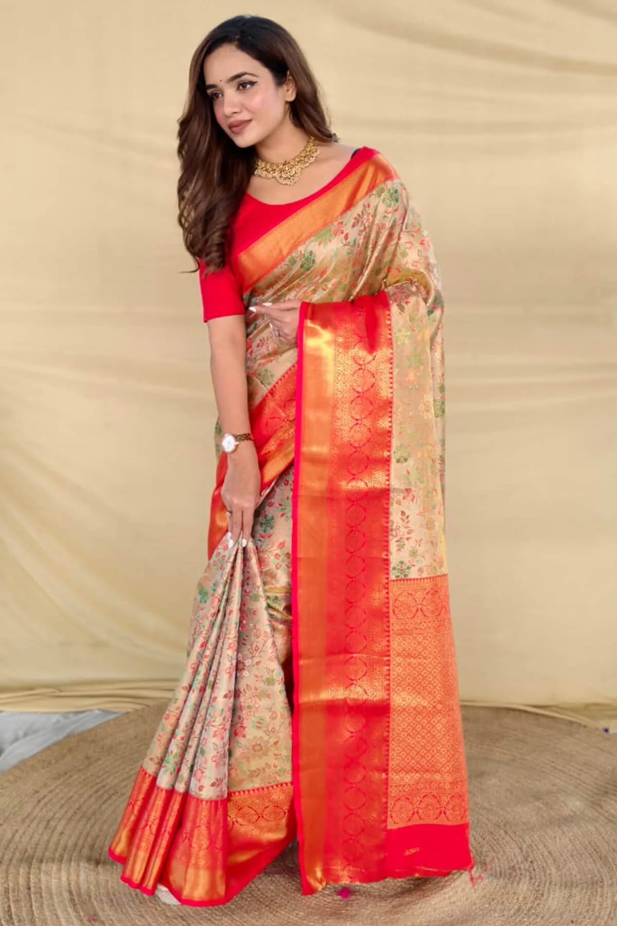 Gratifying Beige Kanjivaram Silk Saree With Flattering Blouse Piece - Image 3